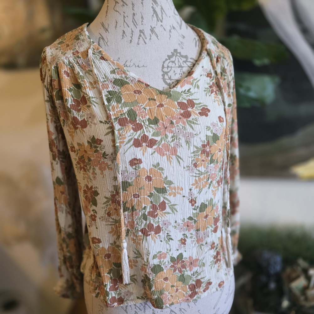 cupcakes & cashmere Vintage Vibe Floral Blouse in Orange and Green Top